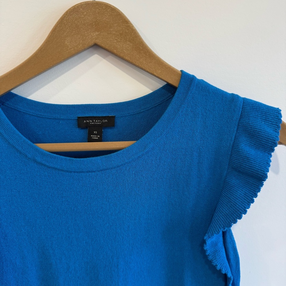 Ann Taylor Blue Ruffled Sleeveless Tank Top - Picture 2 of 4